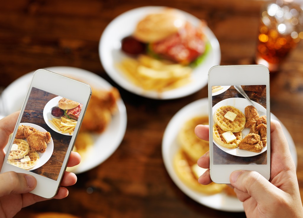 Dîner préparé à distance entre deux amoureux pour la Saint-Valentin 